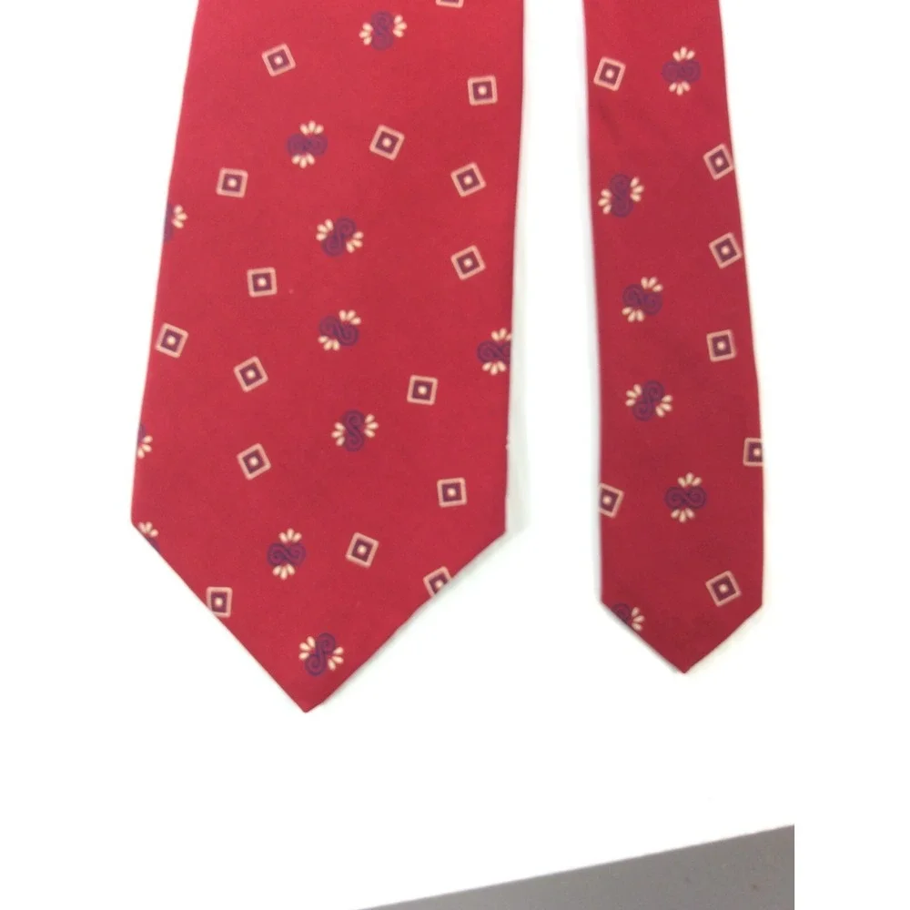 Claiborne Mens Tie 3.5 in W x L 57 Silk Burgundy Red Black White Geometric